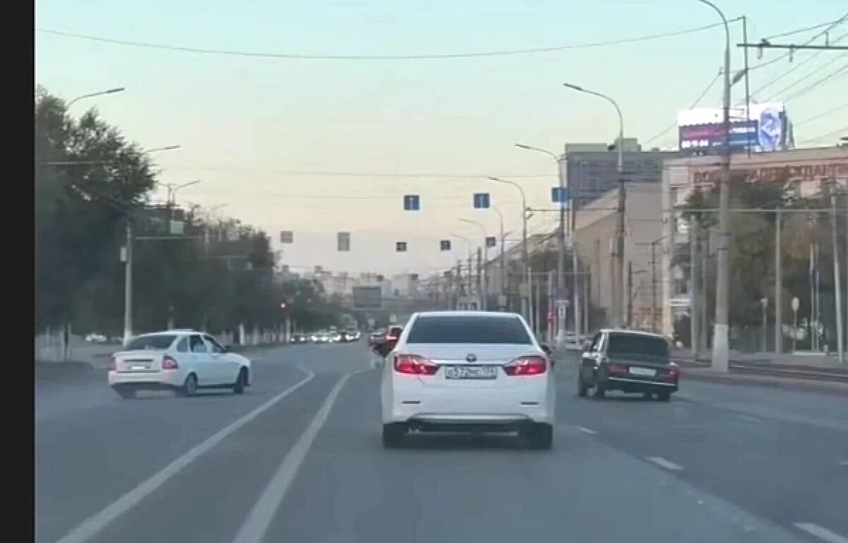    Видео рискованных свадебных покатушек в Волгограде разлетелось по стране