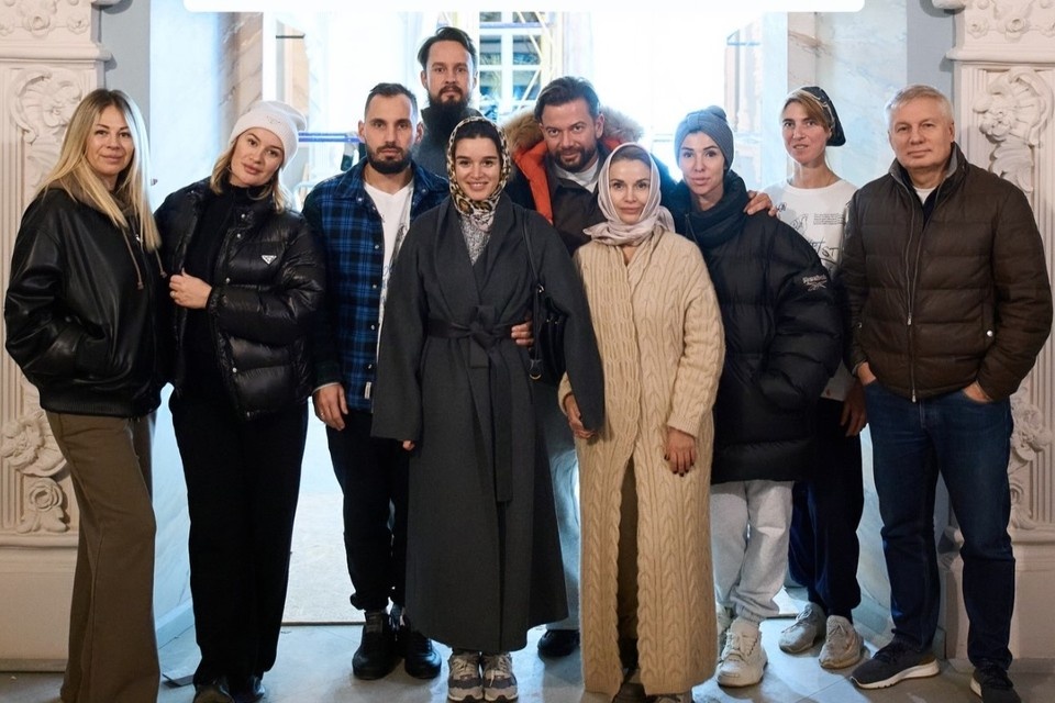 Звездная семья отправились на выходные в церковь. Фото: соцсети Николая Сердюкова