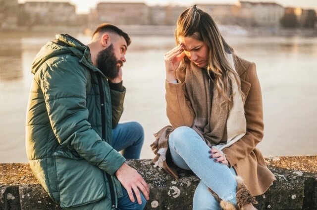    Пара рассталась после того, как мужчина поднял руку на девушку. Фото: istockphoto.com