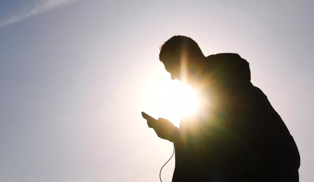     Мужчина с телефоном. Источник: © РИА Новости Автор фото: Павел Бедняков