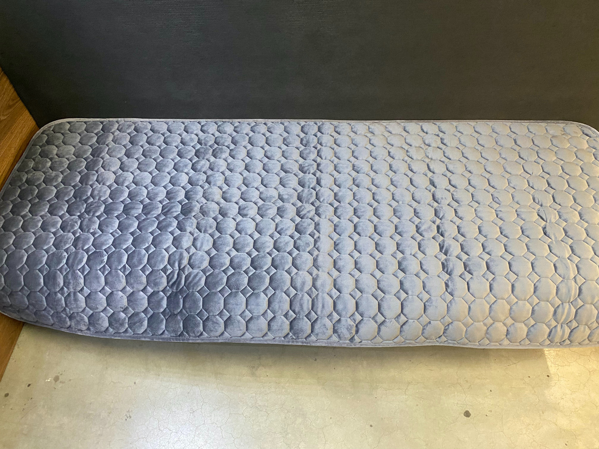 Накидка универсальная СПАЛБЕР для спальников грузовиков. Цвет графит соты. Фото СПАЛБЕР_2