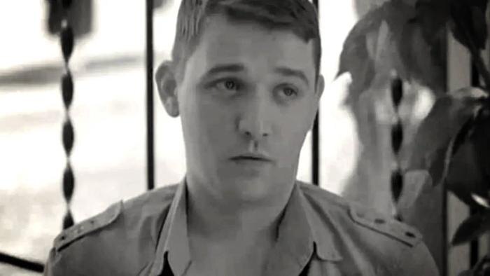 Обложка © Кадр из фильма «Улицы разбитых фонарей» режиссер Александр Рогожкин и др. сценарист Андрей Кивинов / Kinopoisk