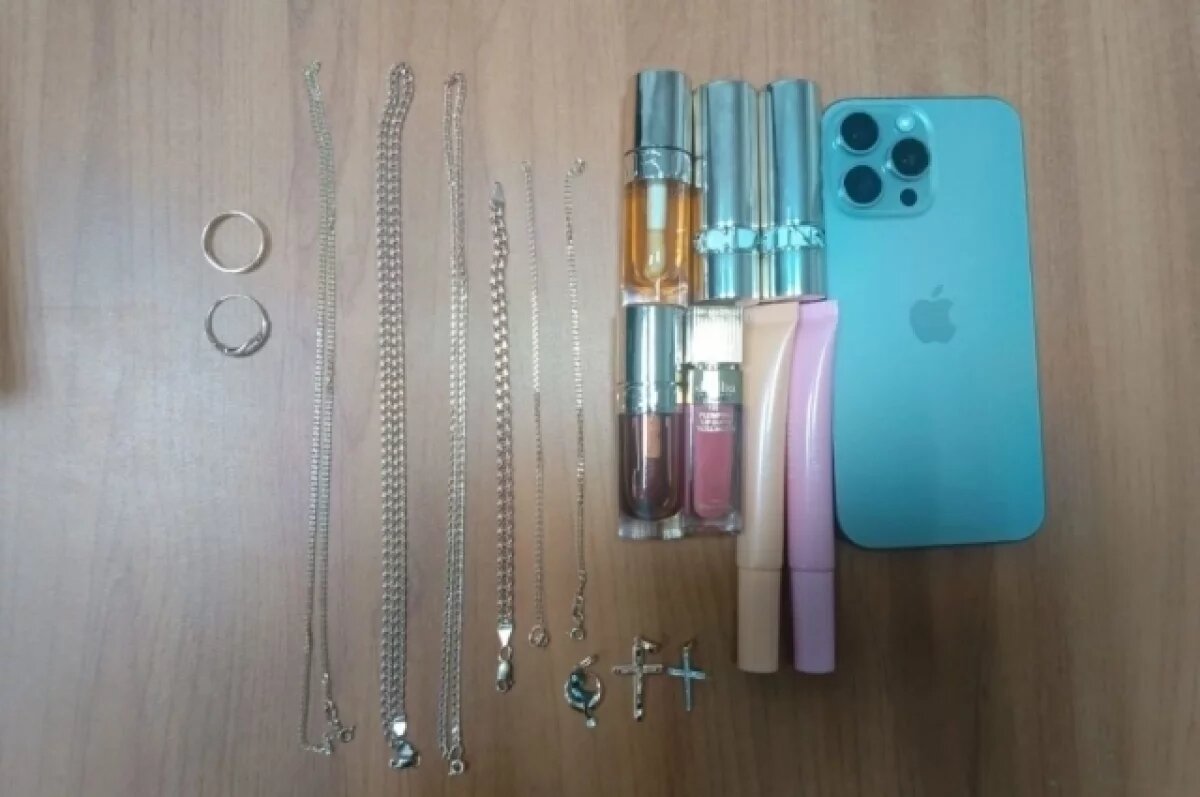    Сотрудница пункта выдачи в Саргатском районе обманывала маркетплейсы