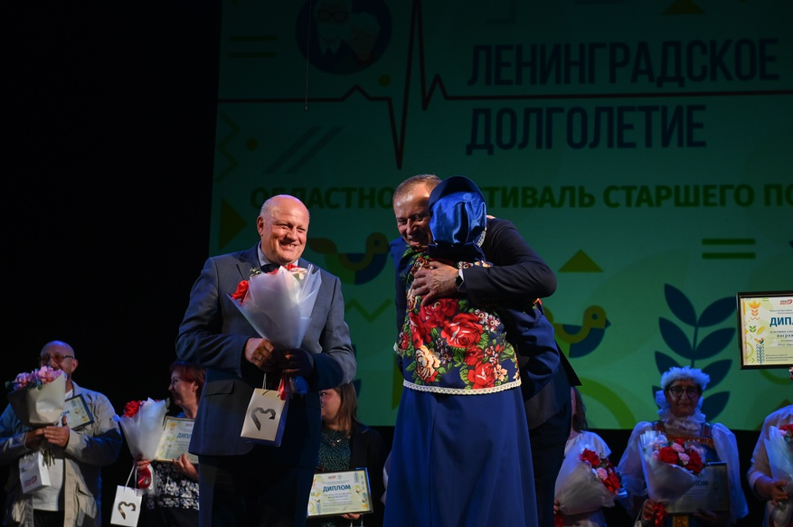 Емельянов и Дрозденко (справа) на мероприятии по поддержке фото https://lenobl.ru/ru/dlya-smi/photo/7470/