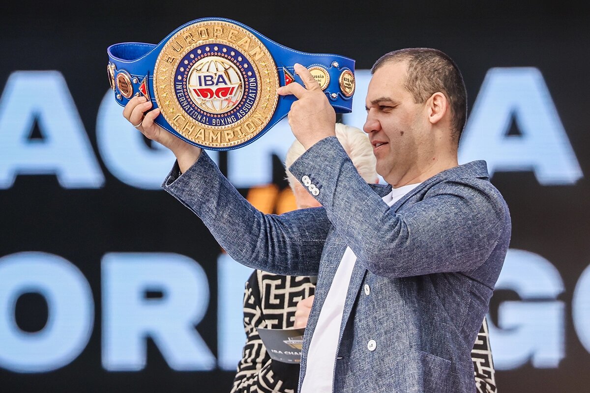   Умар Кремлев во время взвешивания боксеров перед турниром «IBA Ночь Чемпионов» в рамках Всемирного молодежного фестиваля. Краснодарский край, Россия, март 2024 года 
Александр Рюмин / ТАСС