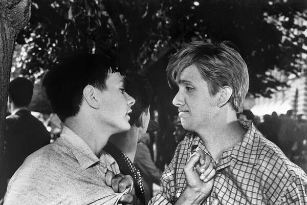   Никита Михалков и Евгений Стеблов в фильме «Я шагаю по Москве», 1963 год / РИА Новости