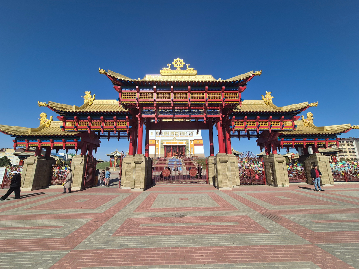 Главные ворота в обитель Будды Шакьямуни | Личное фото