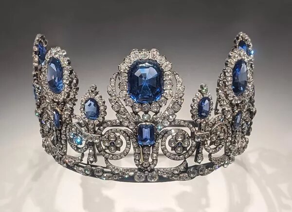 Диадема королевы Гортензии, которая была украдена из Лувра в октябре 2025 года.