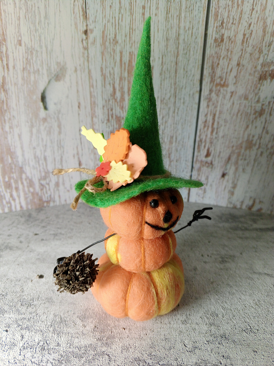 Осенний снеговик из шерсти