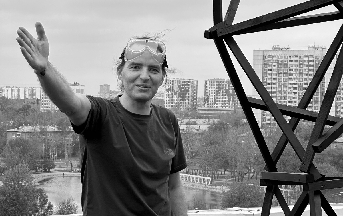 Павел Ляхов: В проекте «Корм» я работаю с образами, которые имеют структурное выражение. Асимптотоид — его концептуальный каркас. И его ключевое свойство — сложная, ломаная асимметрия.