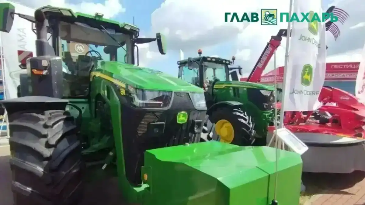 Тракторы John Deere (фото иллюстративное)Фото: © Николай Петроченко / Glavpahar.ruТракторы John Deere (фото иллюстративное)