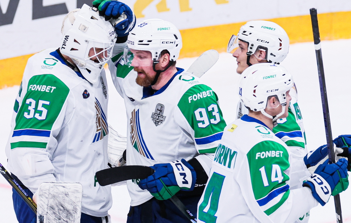    Игроки "Салавата Юлаева"  Сергей Савостьянов/ТАСС