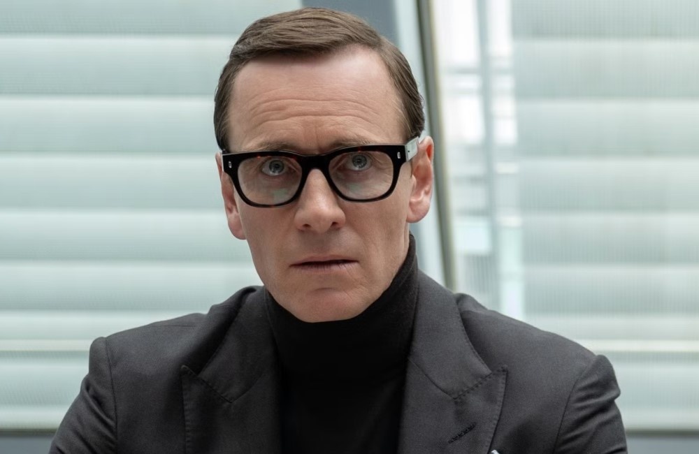     Майкл Фассбендер, кадр из фильма «Черный чемодан – двойная игра» (2025)