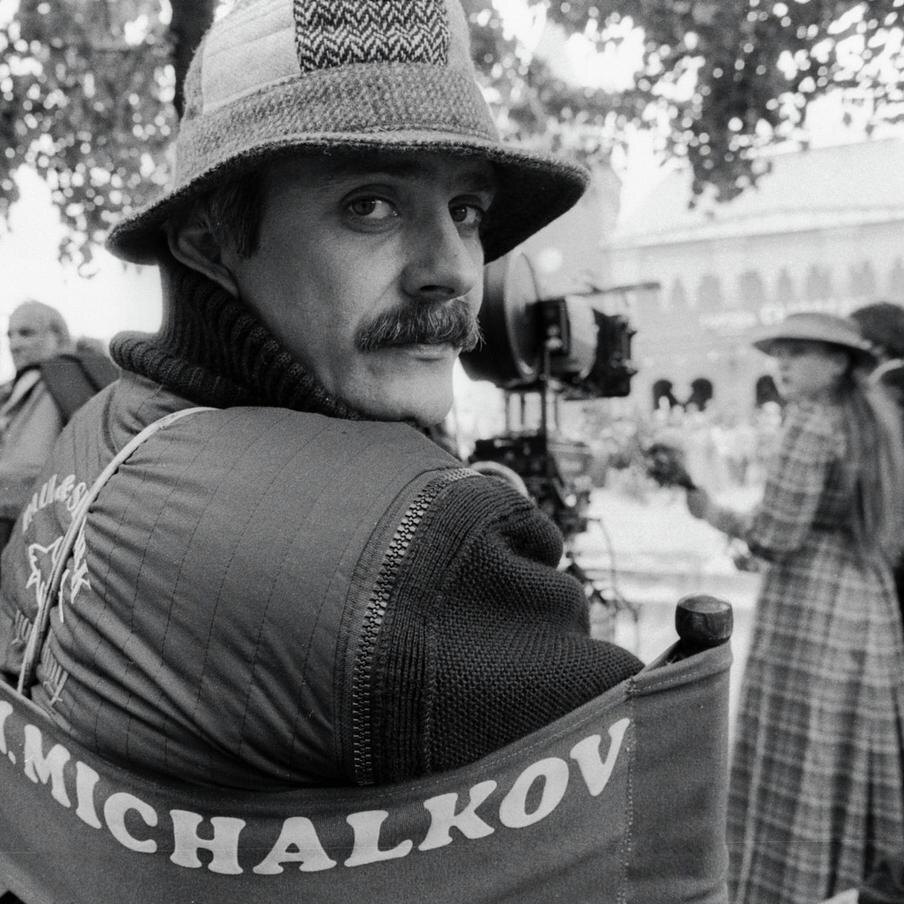 Никита Михалков празднует юбилей. На фото: 1986 год. Съёмки фильма "Очи чёрные" по мотивам произведений Антона Чехова. Виталий Арутюнов / © РИА "Новости" 