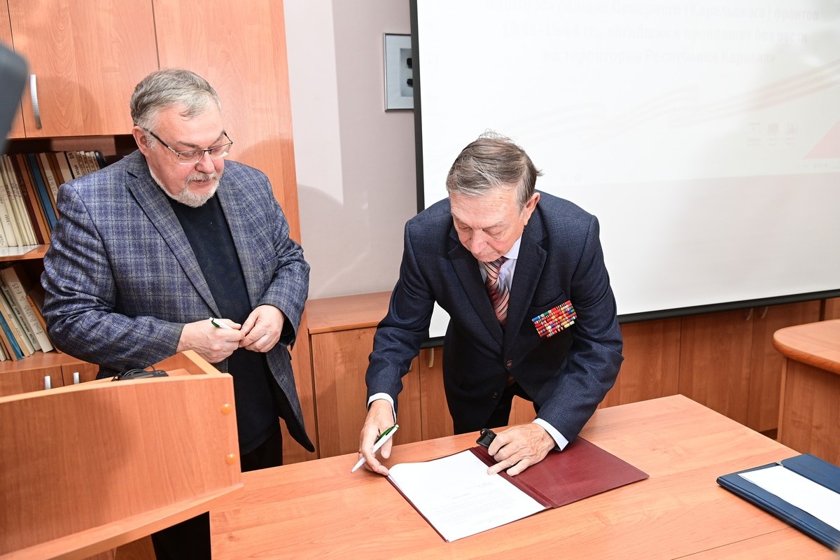    Списки погибших в Великую Отечественную войну передали в Нацархив Карелии. Фото: "Республика"/Сергей Юдин