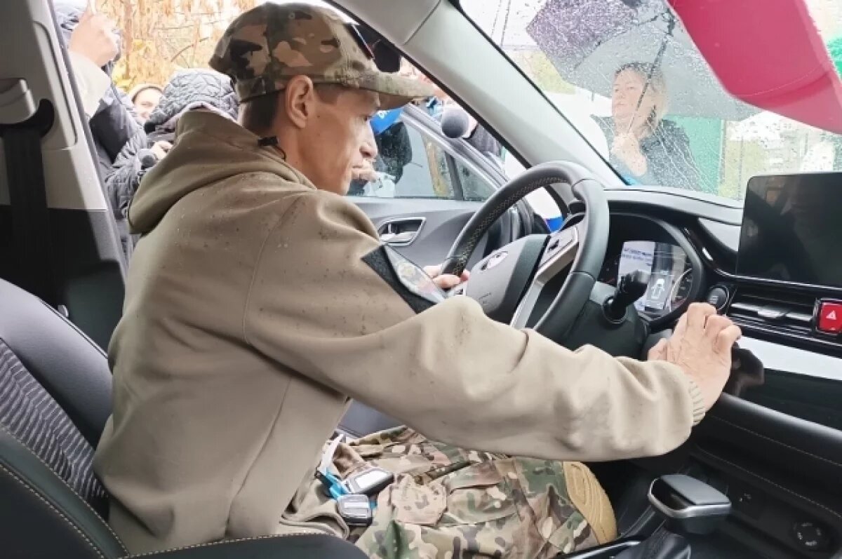    Современный Москвич вручили в Волгограде бойцу СВО