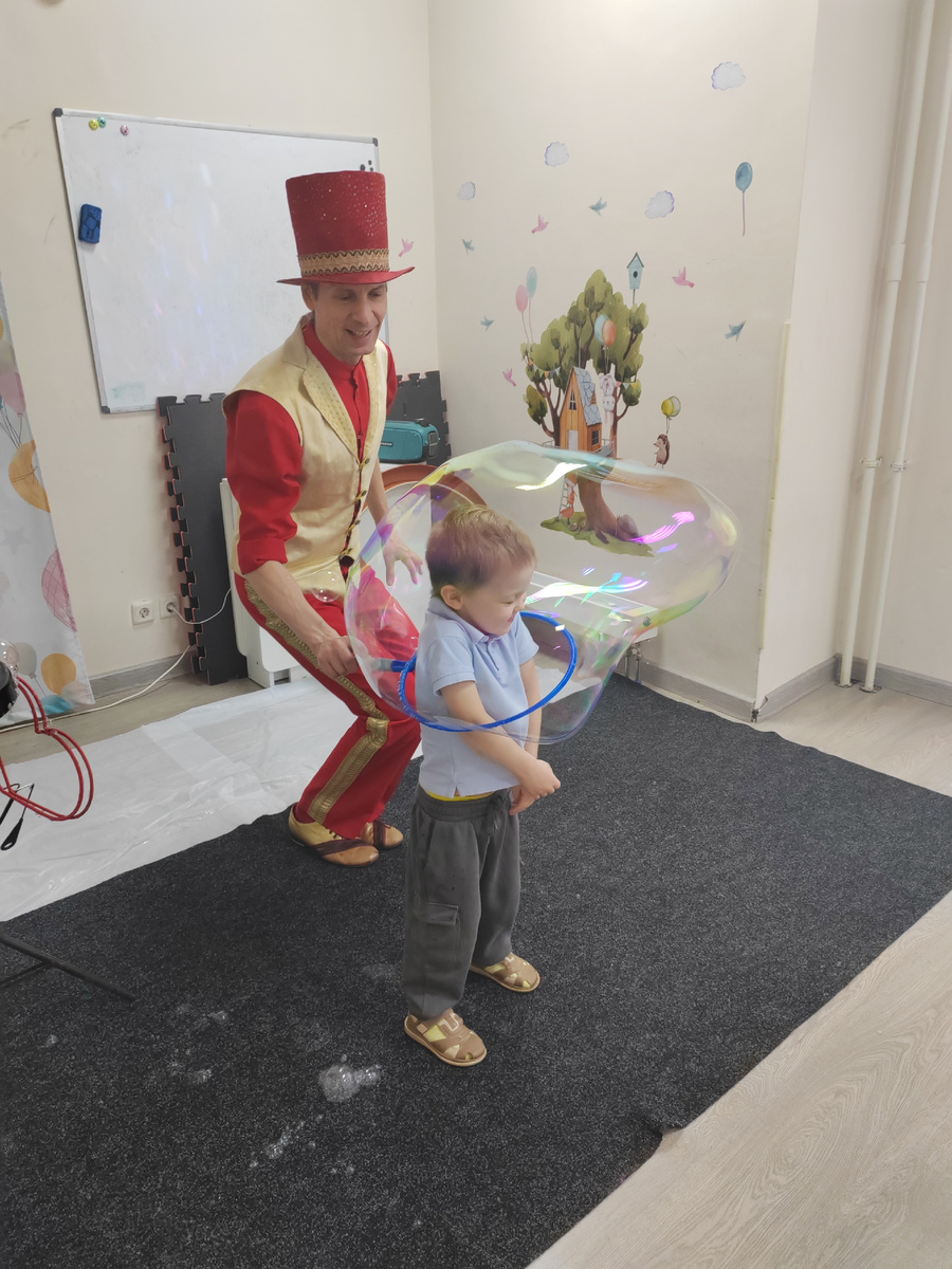 Петя на своём празднике