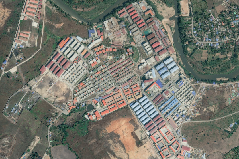    Один из скам-центров в Мьянме, снимок со спутника    
Фото: Maxar Technologies