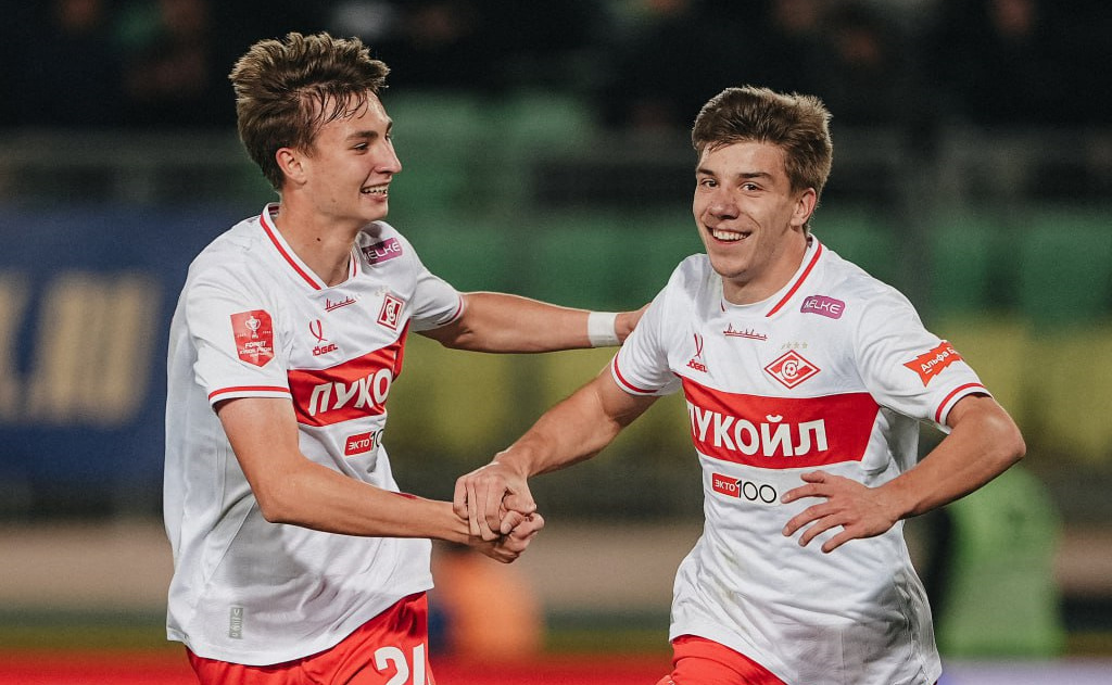    Футболисты «Спартака» Никита Массалыга и Игорь Дмитриев празднуют гол в ворота «Динамо» Мх (3:1). ФК «Спартак»