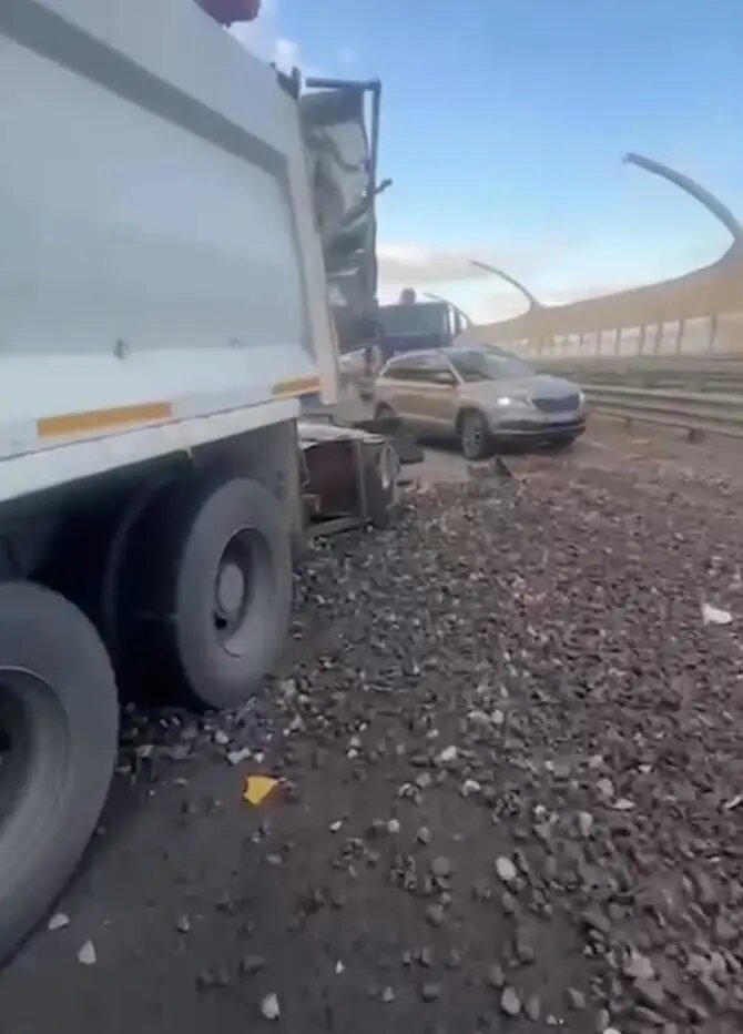    Фото: скриншот из видео в телеграм-канале «Мегаполис | ДТП и ЧП | Санкт-Петербург | Питер»