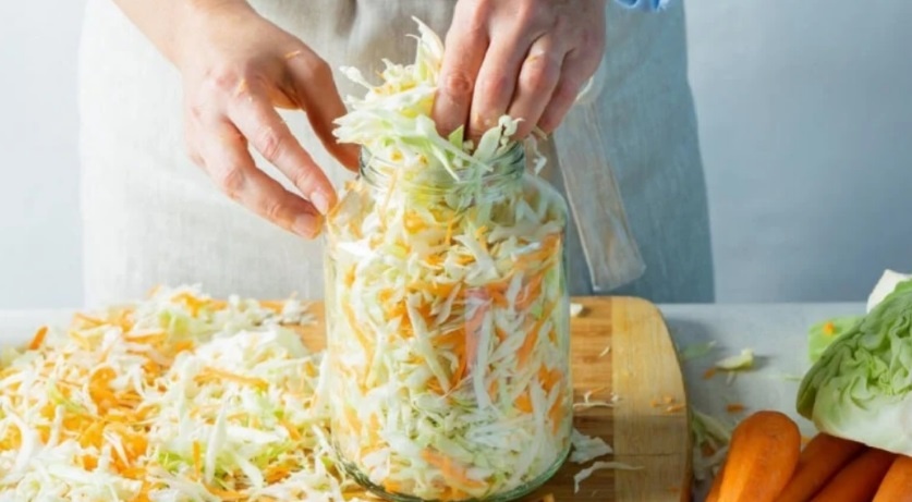 Как заквасить капусту? Хрустящая квашеная капуста: Годами проверенный рецепт. Фото И.Курушин