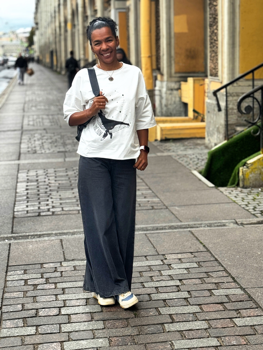 Со временем приходит осознание, что сила не в борьбе с собой или внешними обстоятельствами, а в умении мягко вести себя к лучшему, принимая поток жизни таким, какой он есть. В этом потоке рождается легкость и творчество, которые наполняют каждый день смыслом и радостью.