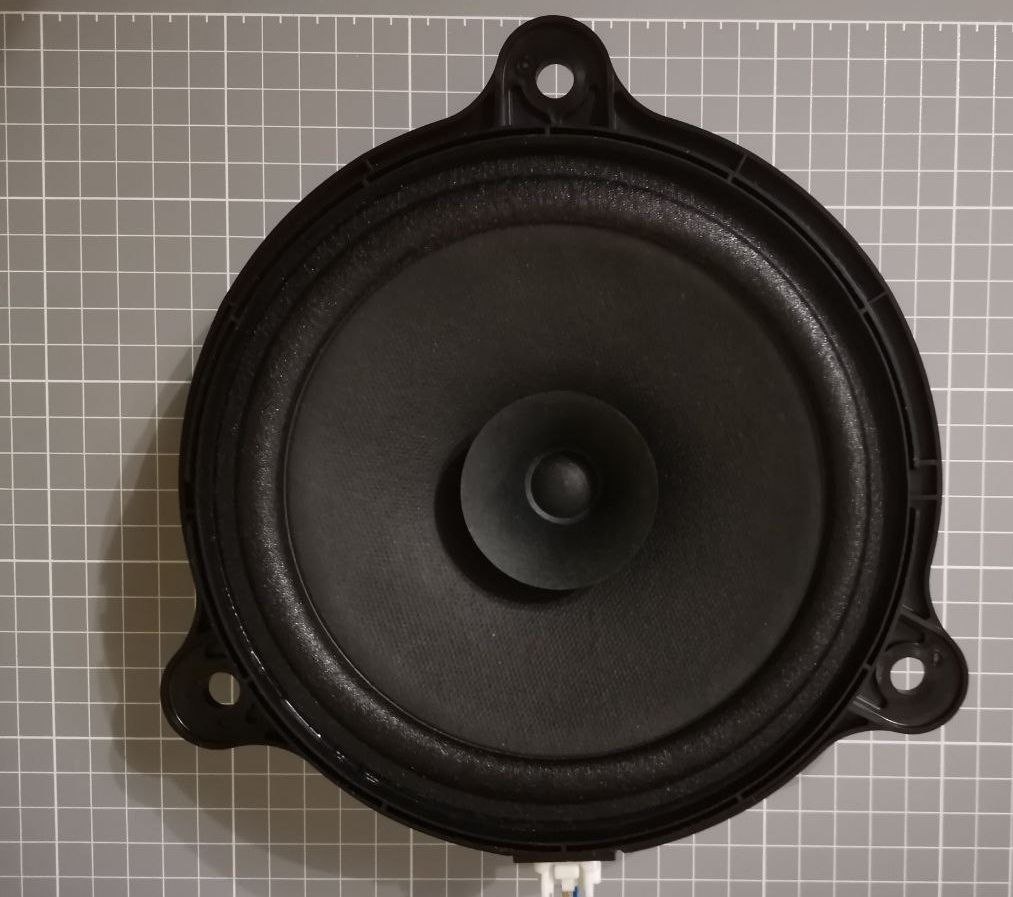 Штатный динамик 165 мм, 40 Вт, 4 Ом из передних дверей Рено Логан 2