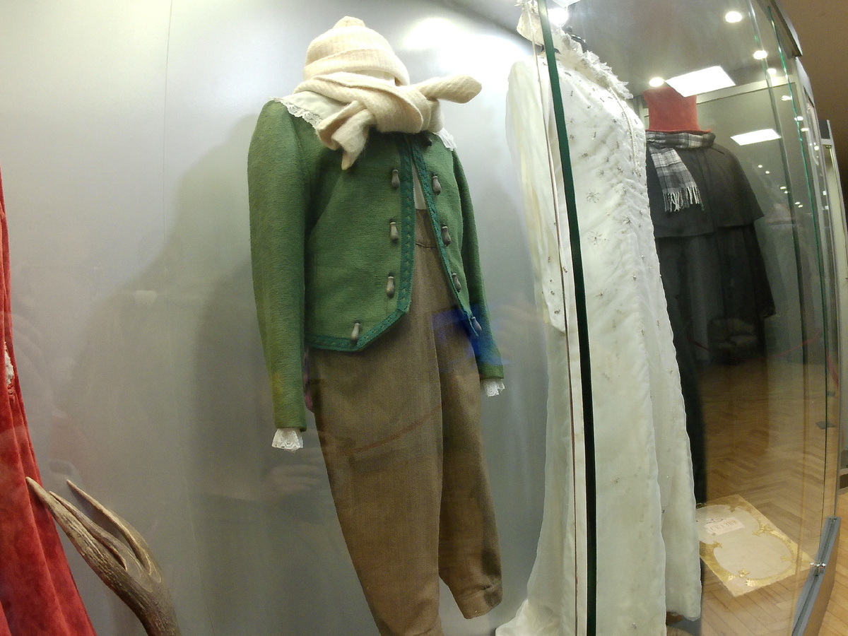 Эти все костюмы снимальсь в разных фильмах!