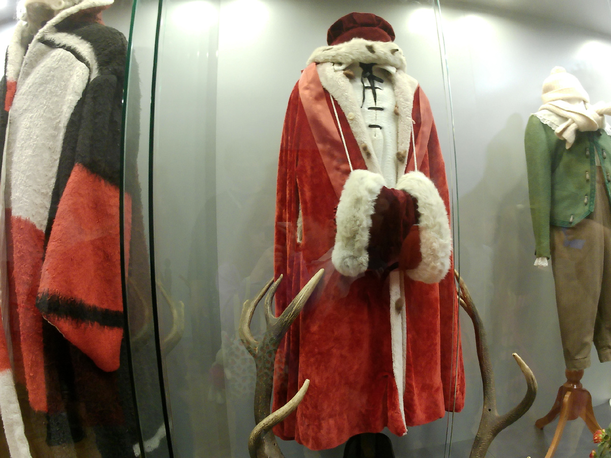 Эти все костюмы снимальсь в разных фильмах!