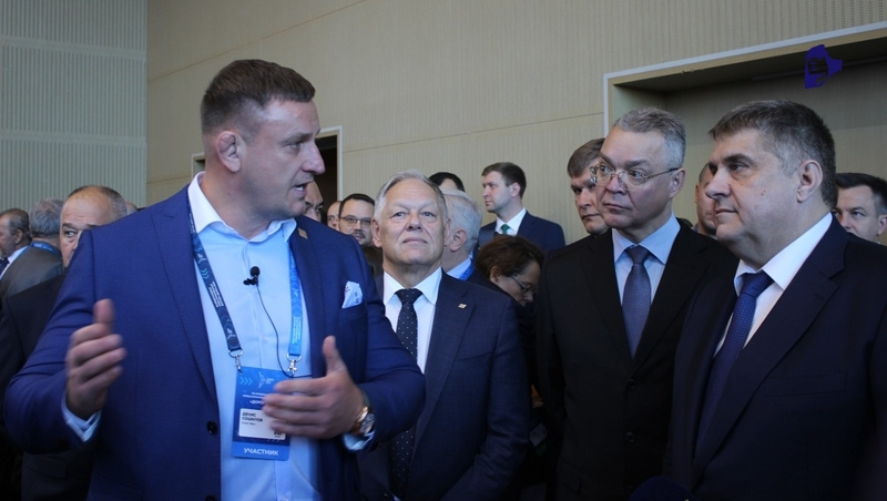    Губернатор Ставрополья осмотрел выставку Фото: ИА «Победа26»