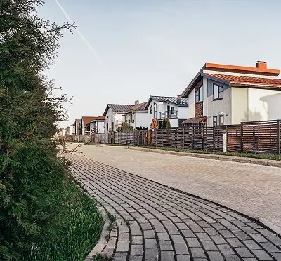 О идеальной площади дома для семьи из 4 человек: расчеты, сравнение затрат и практические советы