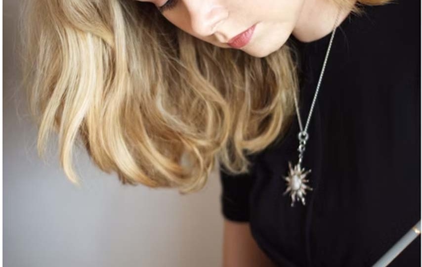 Специалист по ручной вышивке золотом и серебром