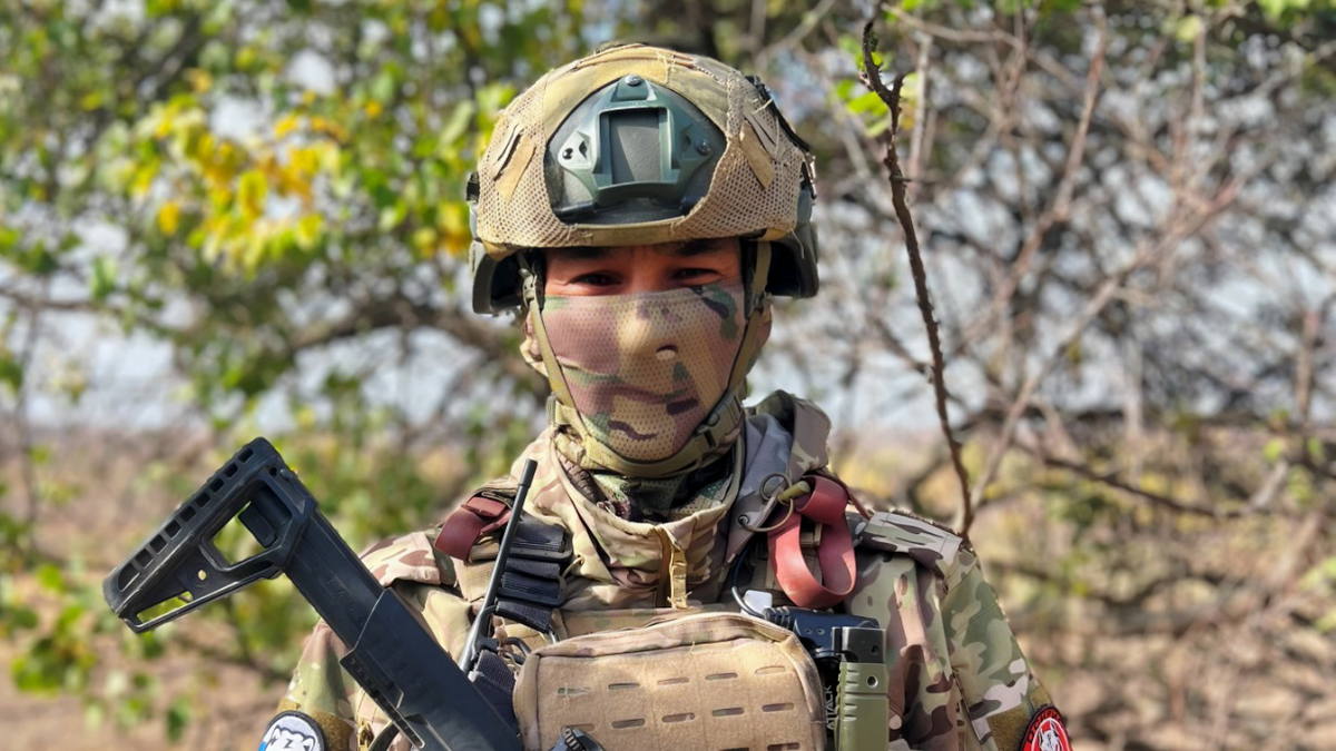    Разведчик «Осирис» постоянно улучшает инструкции по борьбе с вражескими БПЛА. Главное — не бояться, а остальное придет с опытом / Фото: Марат Чернышов