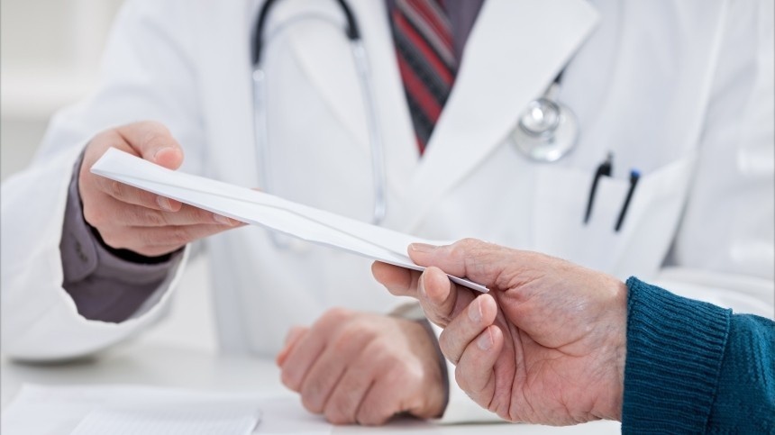 Минздраву предложили ужесточить контроль за навязыванием лишних медуслуг 