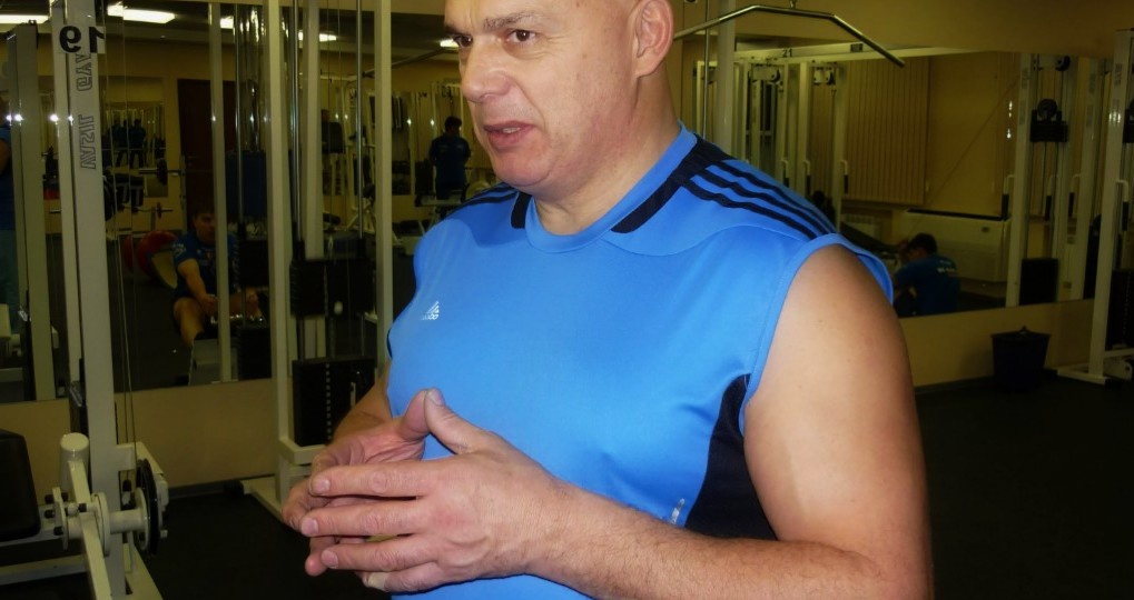 «Не стареешь, а эндокринка заснула» – 3 простых упражнения от доктора Бубновского, реально подзаряжающие внутренние батарейки даже после 60