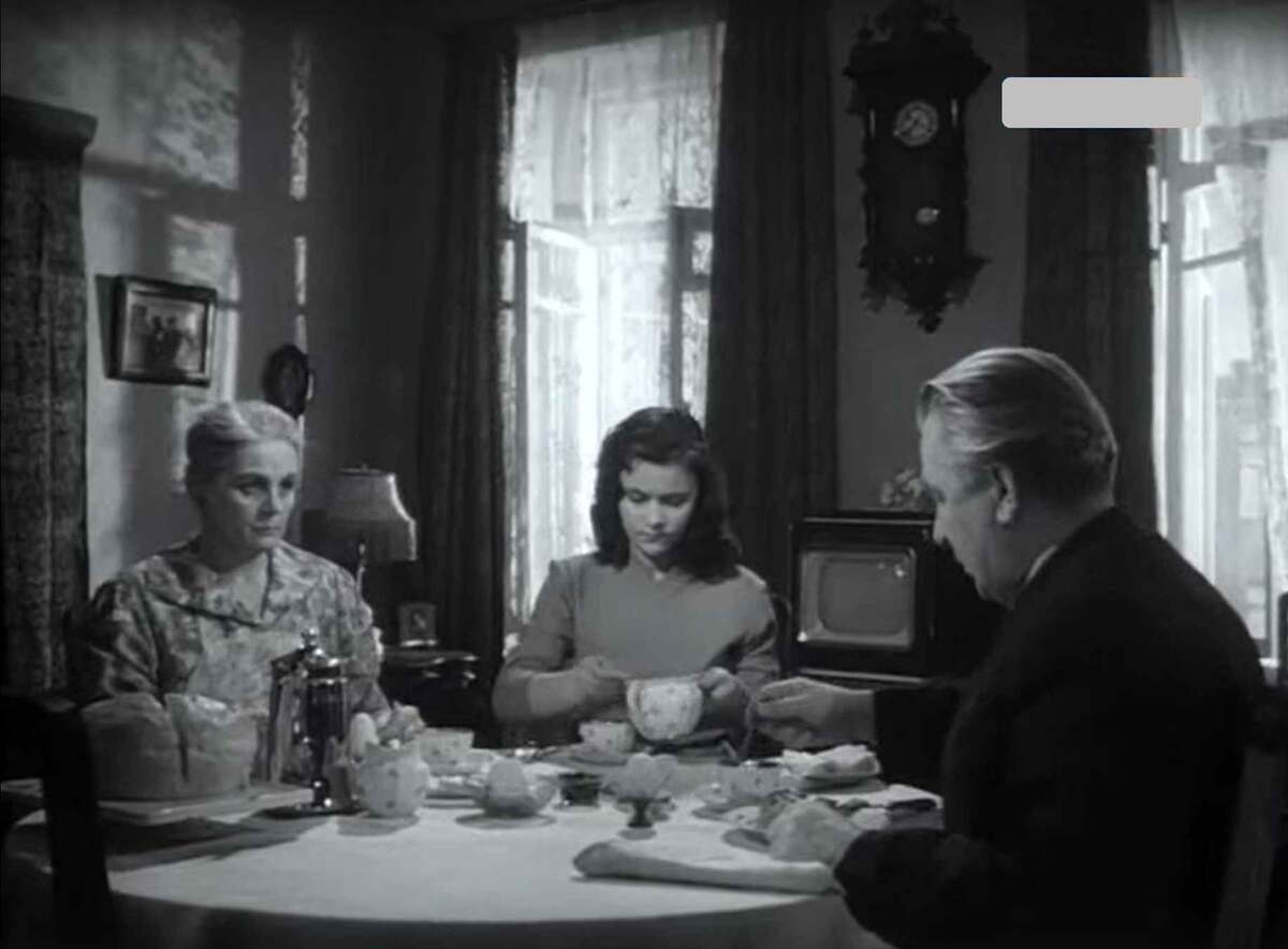 Кадр из фильма "Отчий дом"