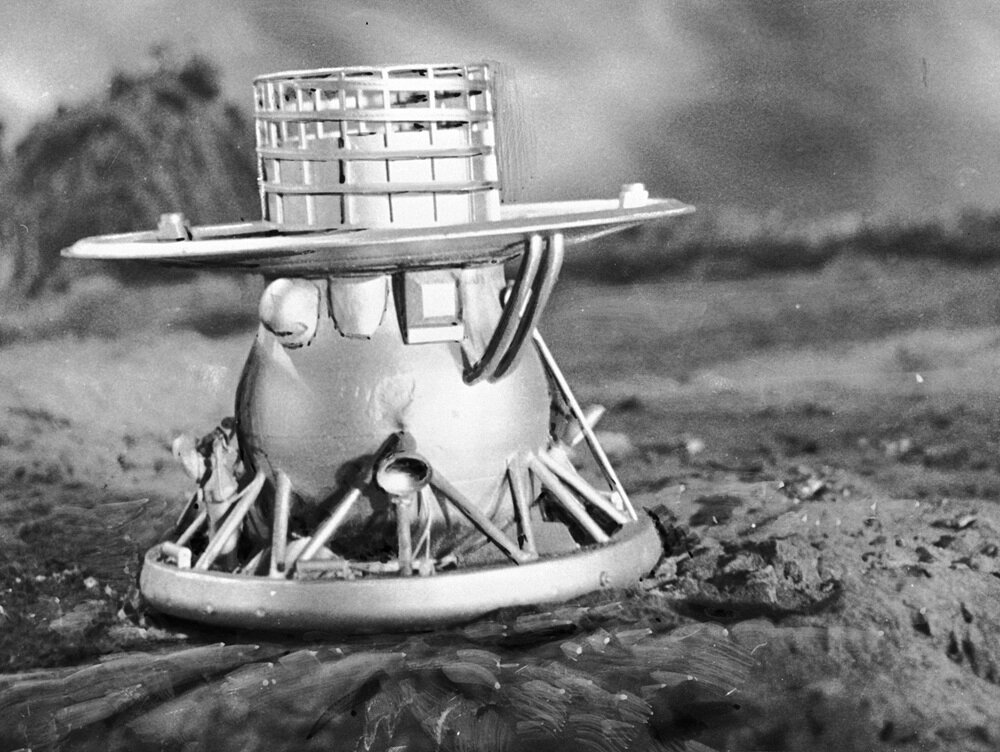    Аналог спускаемого аппарата советской автоматической межпланетной станции «Венера-9», доставленного на планету Венера 22-го октября 1975 года, в момент испытаний на Земле. Фото: РИА Новости