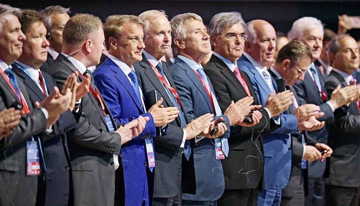 как объяснить тем, кто выжил в Великую Отечественную, что всё что они построили неимоверными усилиями, отжато кучкой скрепных Шариковых?