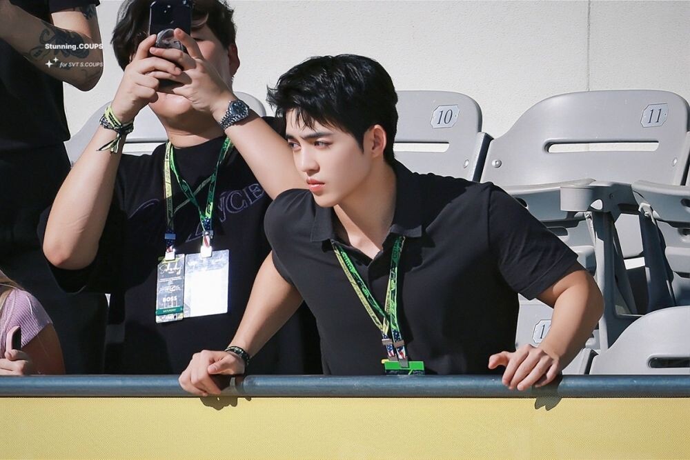    S.Coups из SEVENTEEN посетил гонку Формулы-1