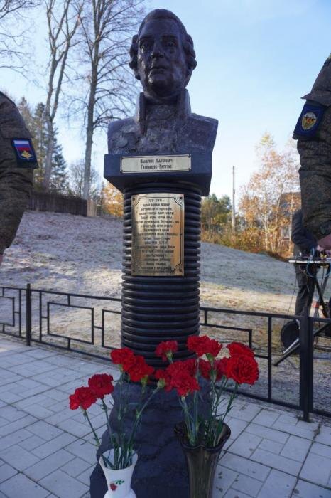 Бюст отца полководца Кутузова открыли в Опочецком районе
Фото: из Telegram-канала Юрия Ильина