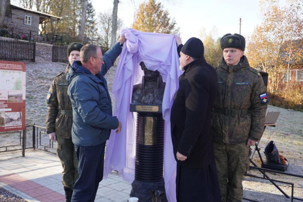 Бюст отца полководца Кутузова открыли в Опочецком районе
Фото: из Telegram-канала Юрия Ильина