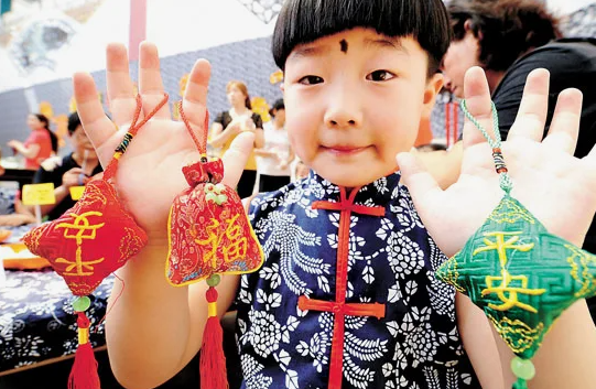 Как думаете, на материке или на Тайване китйцы более суеверны?