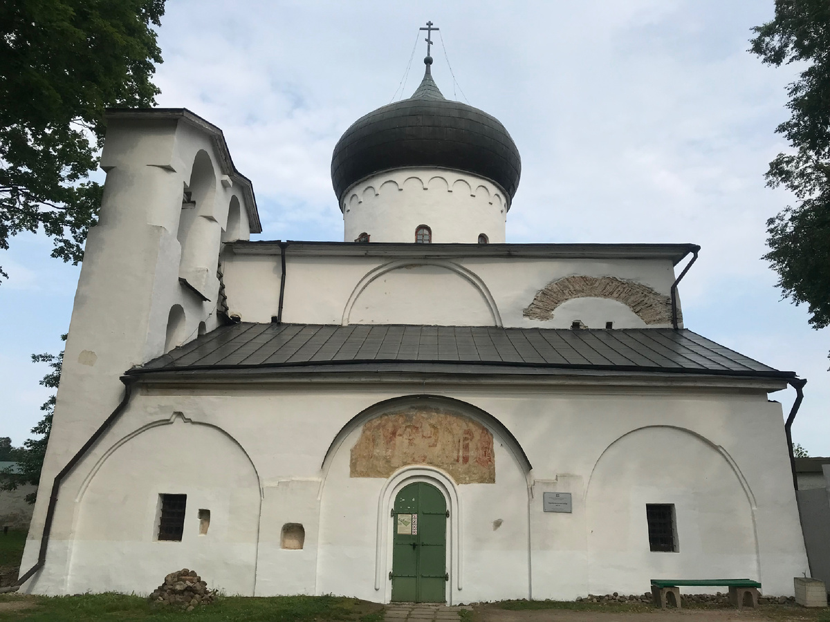 Спасо-Преображенский собор Мирожского монастыря. Фото автора 