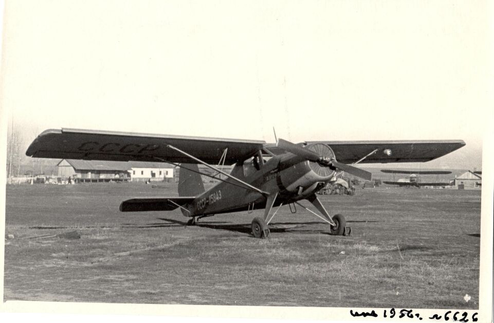    Барнаульский аэродром. Универсальный самолет ВК-72-0. 1955 год. Источник: goskatalog.ru, архив АГКМ, Каманин С.И.