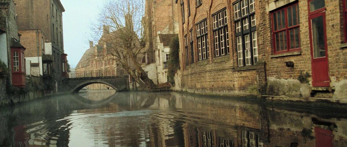 кадр из фильма "Залечь на дно в Брюгге" / Мартин Макдона, 2007.
