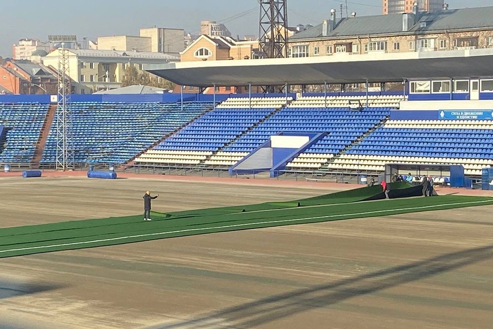    Поле на стадионе "Динамо" в Барнауле Анна СЕМИНА