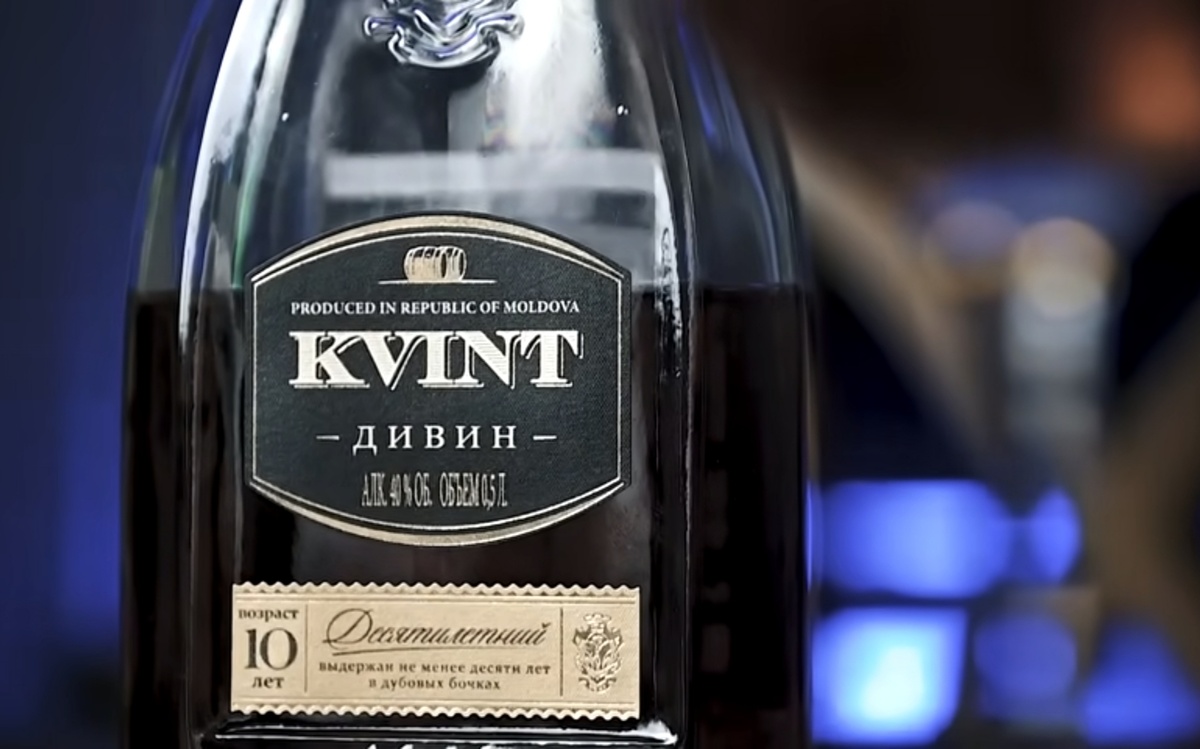 Вкус: максимально классический коньячный, сухофруктовый, есть лёгкое перечное пощипывание, горчинка с ванилью, без офф нот. Опять не плохо за тысячу рублей.