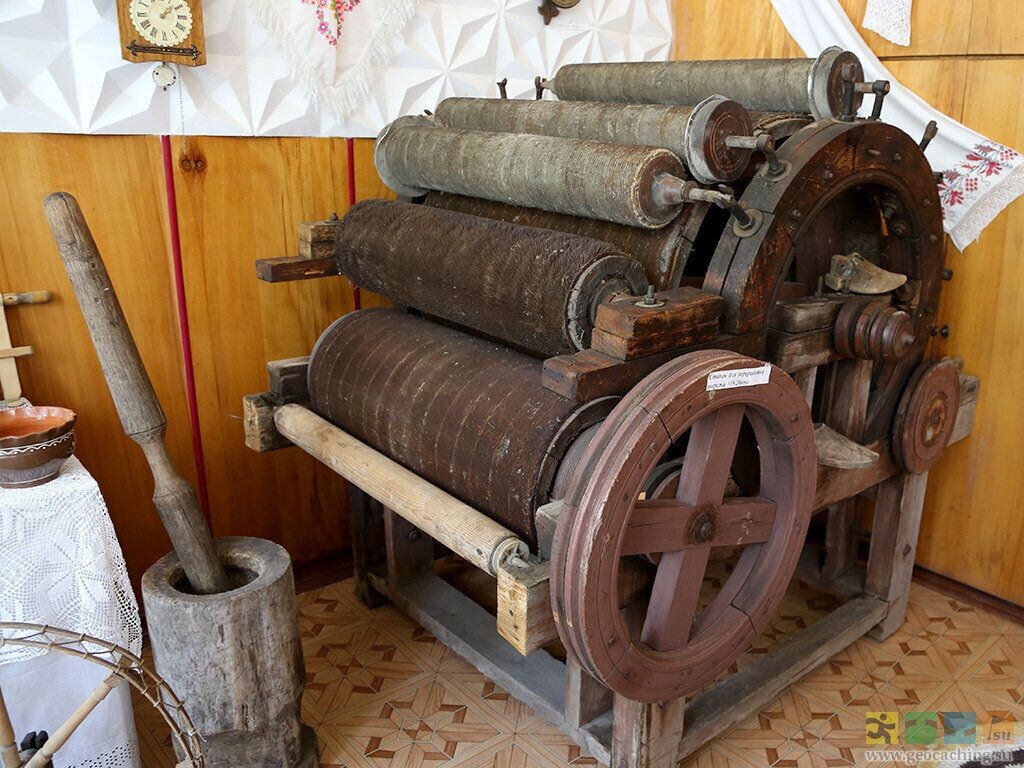 Примерно так выглядел тот самый «просак» — сложная сеть канатов и веретен для витья пряжи. Попасть в него одеждой или волосами было не только неприятно, но и весьма болезненно.