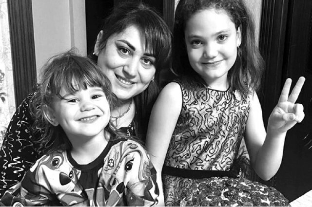    Правнучка Алина с дочками Деей и Викой. Фото: Из личного архива/ Личный архив Натальи Ладыченко