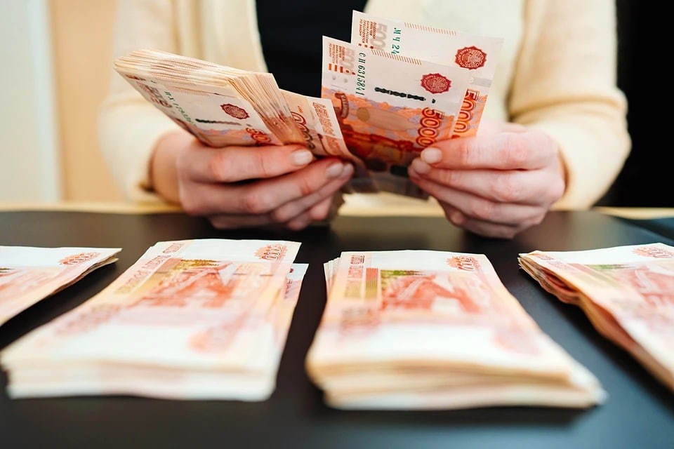    Российские банки начали повышать ставки по вкладам в рублях Shutterstock